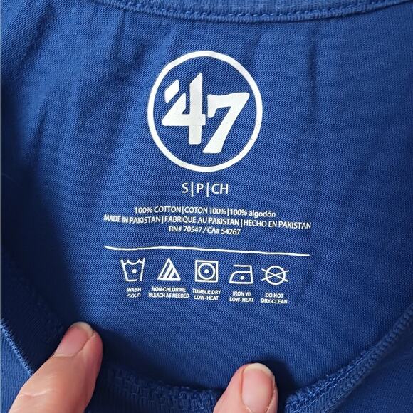 47 Brand Philadelphia Phillies Team Logo V neck Tee shirt Size Small - Picture 3 of 7